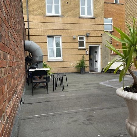 Splendid 1 Bedroom Flat + Terrace London Exterior foto