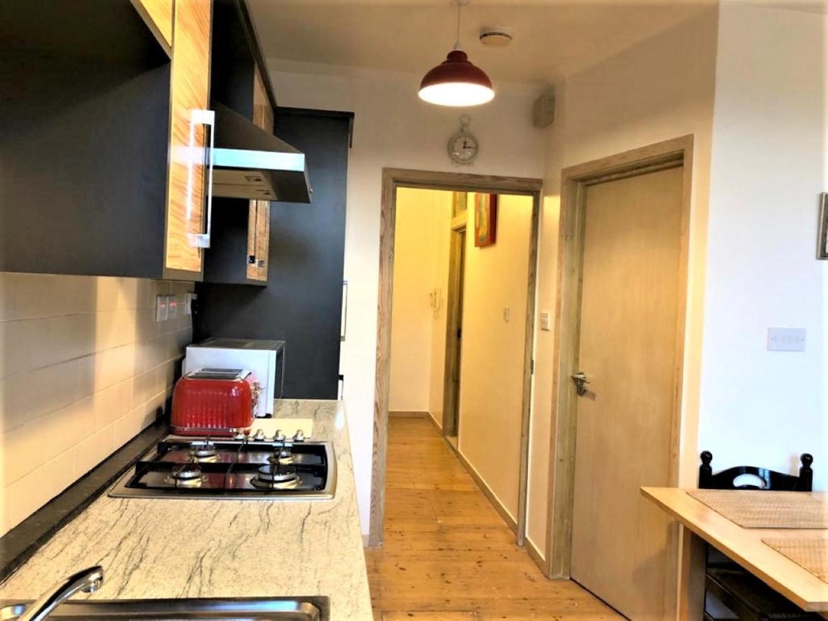 Splendid 1 Bedroom Flat + Terrace London Exterior foto