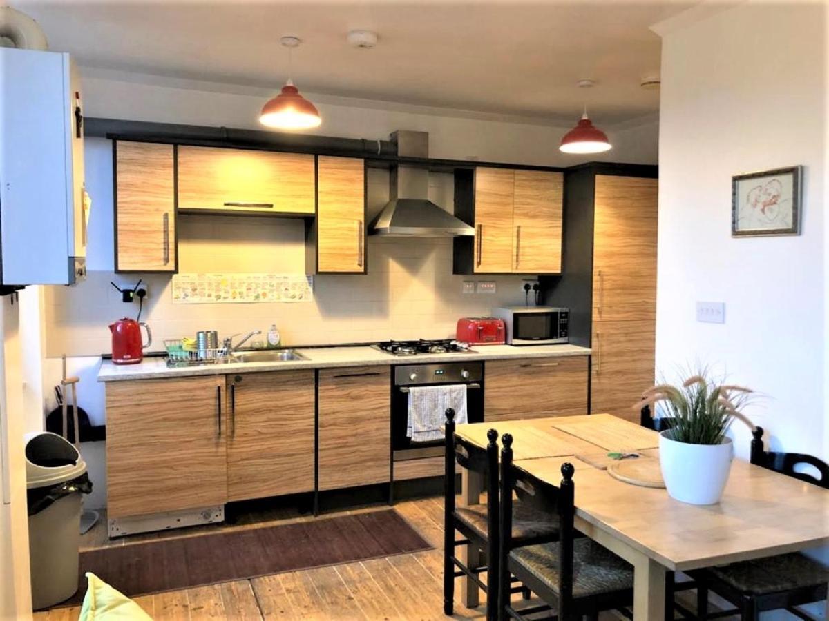 Splendid 1 Bedroom Flat + Terrace London Exterior foto