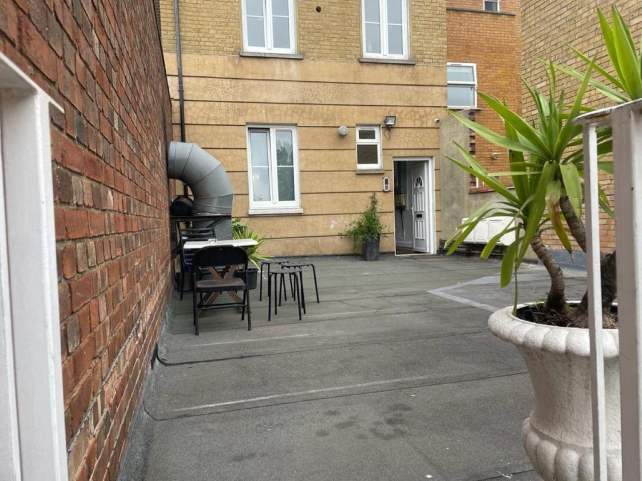 Splendid 1 Bedroom Flat + Terrace London Exterior foto